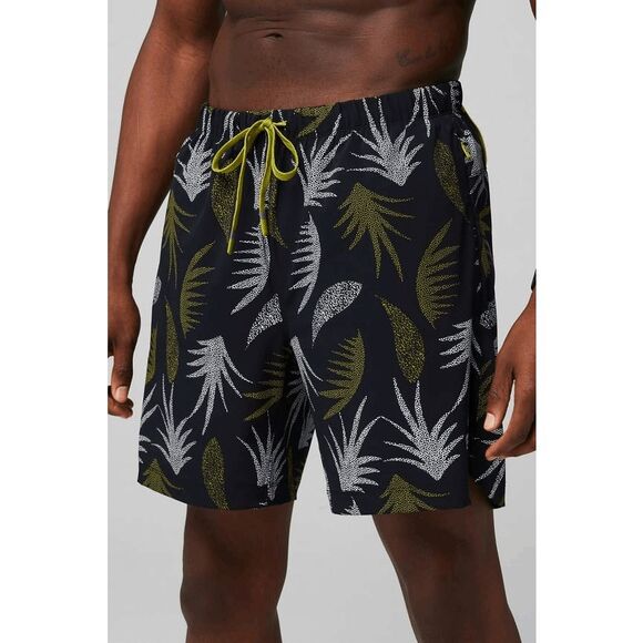 NWT Size Lrg Fabletics The One Shorts 5" Linerless - Picture 1 of 1